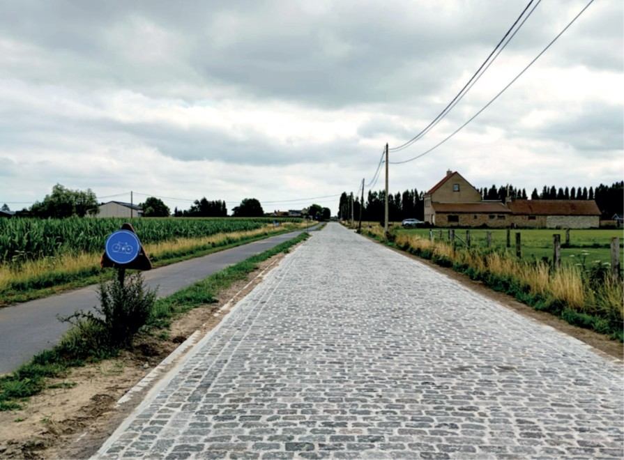 Kasseiweg in Alveringem behoudt landelijk karakter