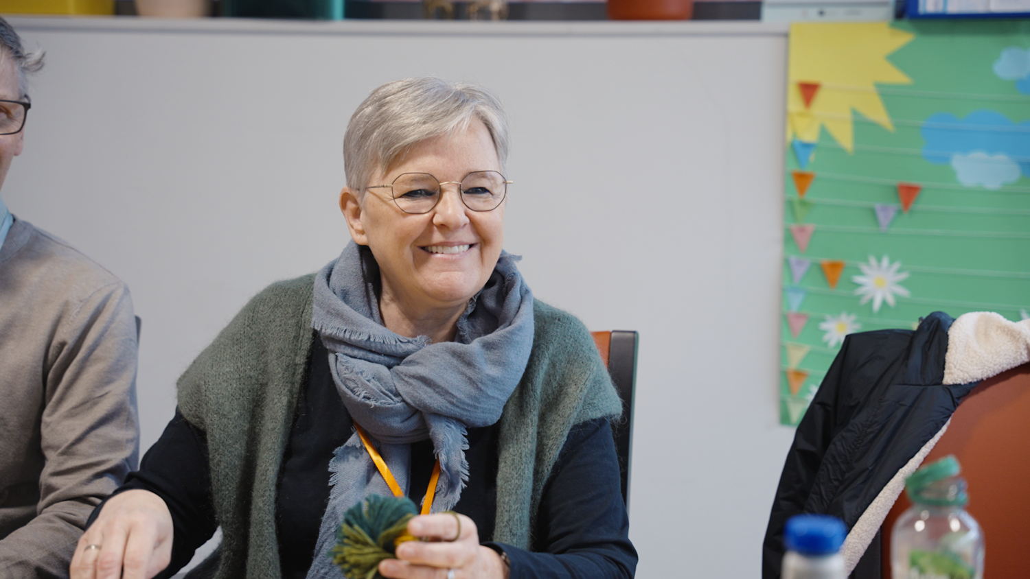 pomponworkshop bij Trizee, een vzw voor mensen met jongdementie