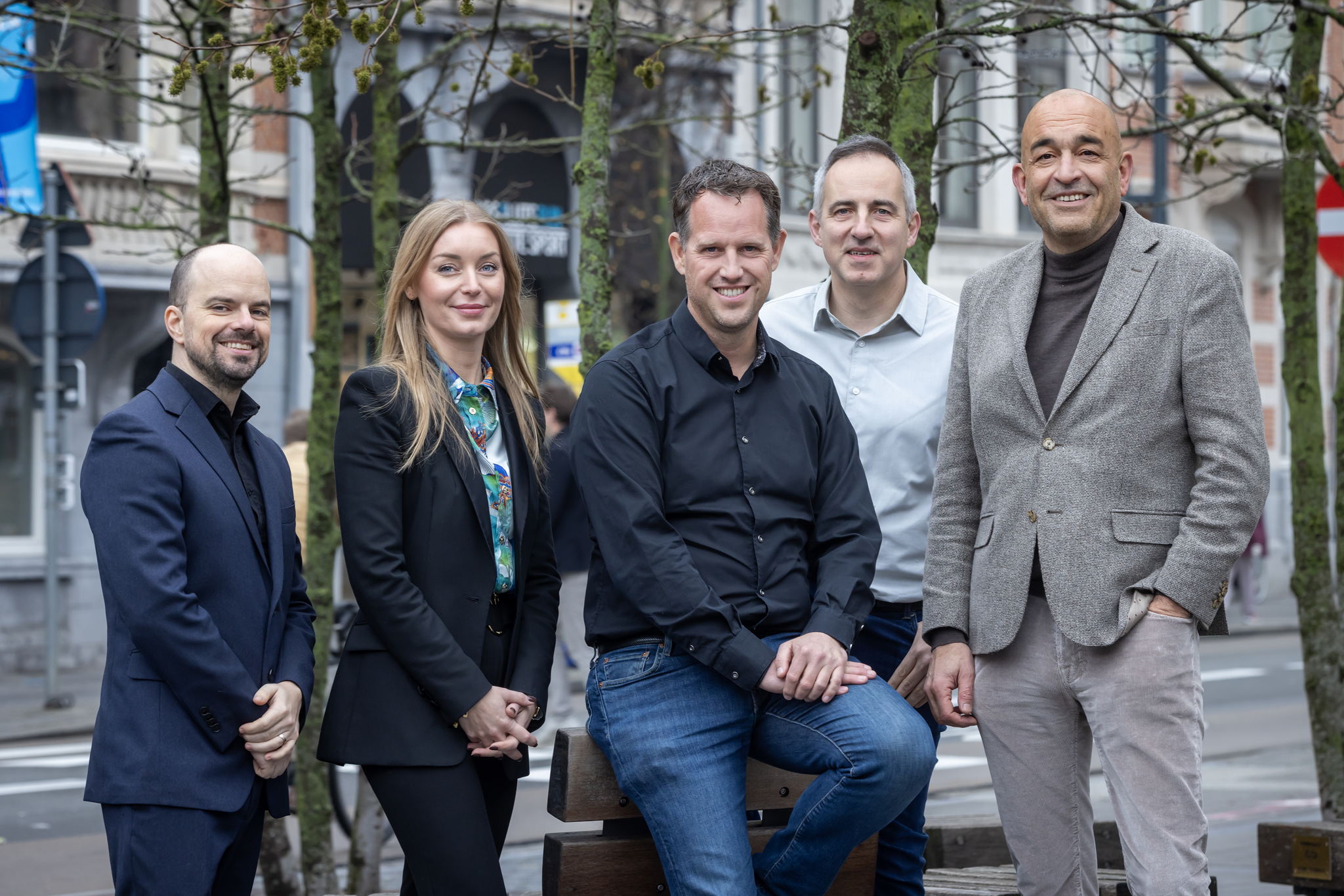 V.L.n.r: Tim Van Roy (Voka-KvK Vlaams-Brabant), Jolien Meeusen (Voka-KvK Vlaams-Brabant), Mitch De Geest (Citymesh), Hilbren Van Nieuwenborgh (Citymesh) en Kris Claes (Voka-KvK Vlaams-Brabant) V.L.n.r: Tim Van Roy (Voka-KvK Vlaams-Brabant), Jolien Meeusen (Voka-KvK Vlaams-Brabant), Mitch De Geest (Citymesh), Hilbren Van Nieuwenborgh (Citymesh) en Kris Claes (Voka-KvK Vlaams-Brabant)