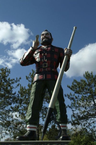 Stephen King se inspiró en esta estatua de Paul Bunyan para aterrorizar a uno de sus personajes en "Eso".