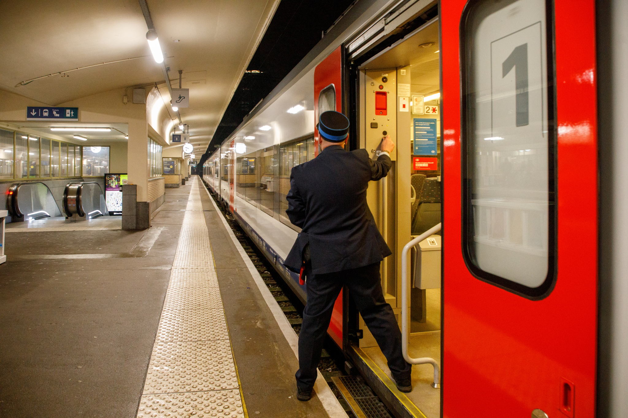 Belgian court backs rail employer over strike notice refusal