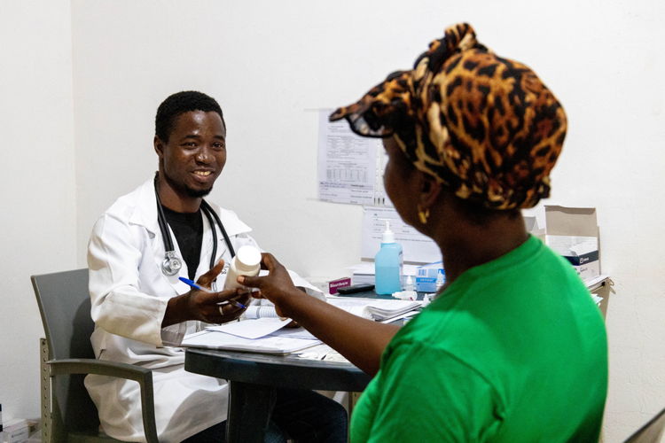 Maria Atonio, 43-years-old farmer from Macomia, talks to MSF’s Clinical Officer Mussa Rahamane Waide at MSF’s Clinic in Nanga, to receive ART and monitor her health. Photographer: Martim Gray Pereira| Location: Mozambique| Date: 31/10/2023 Maria Atonio, 43-years-old farmer from Macomia, talks to MSF’s Clinical Officer Mussa Rahamane Waide at MSF’s Clinic in Nanga, to receive ART and monitor her health. Photographer: Martim Gray Pereira| Location: Mozambique| Date: 31/10/2023