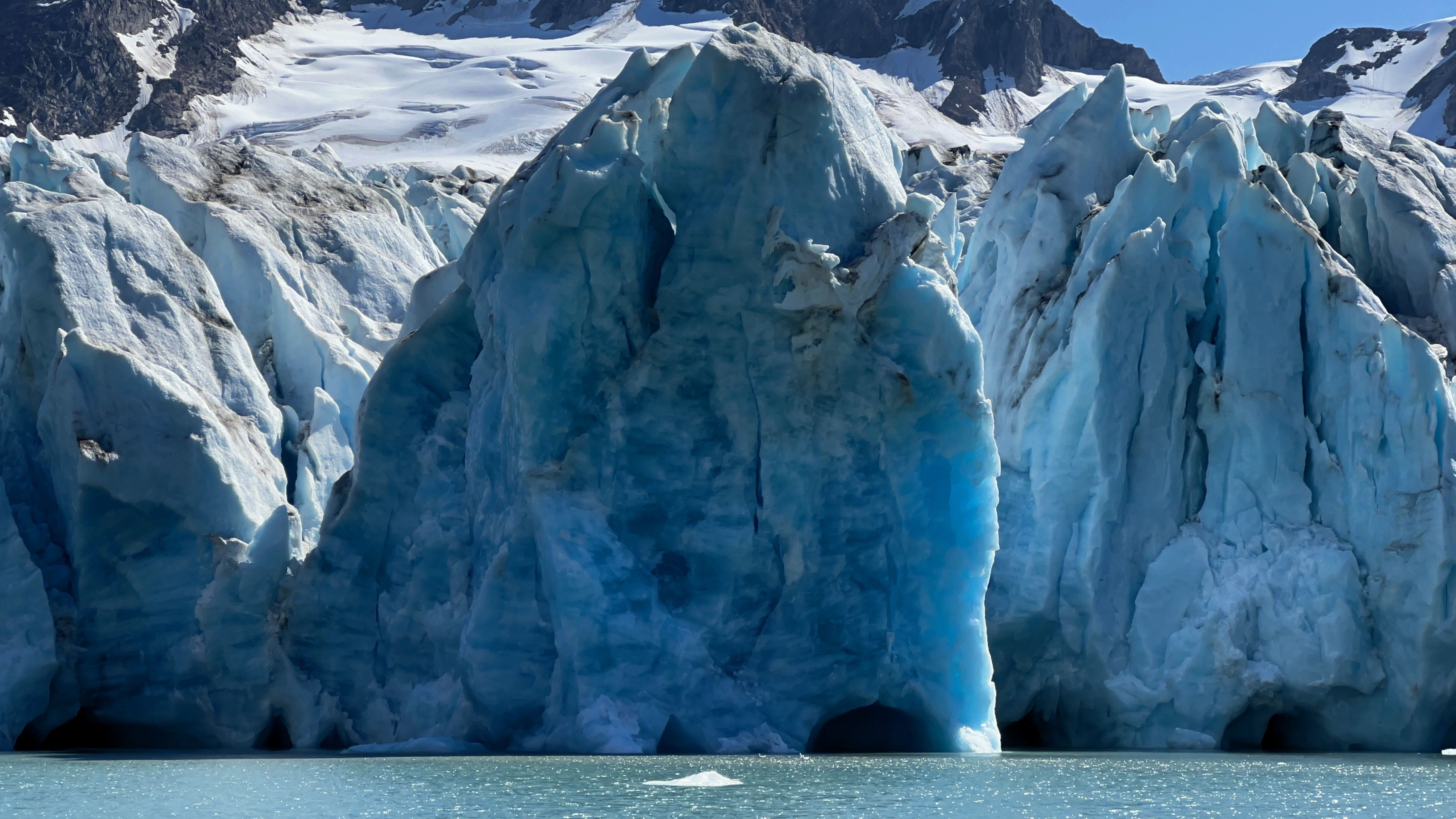 El glaciar Knud Rasmussen ​ ​ ​ (Foto cortesia de Thomas Rex Beverly)