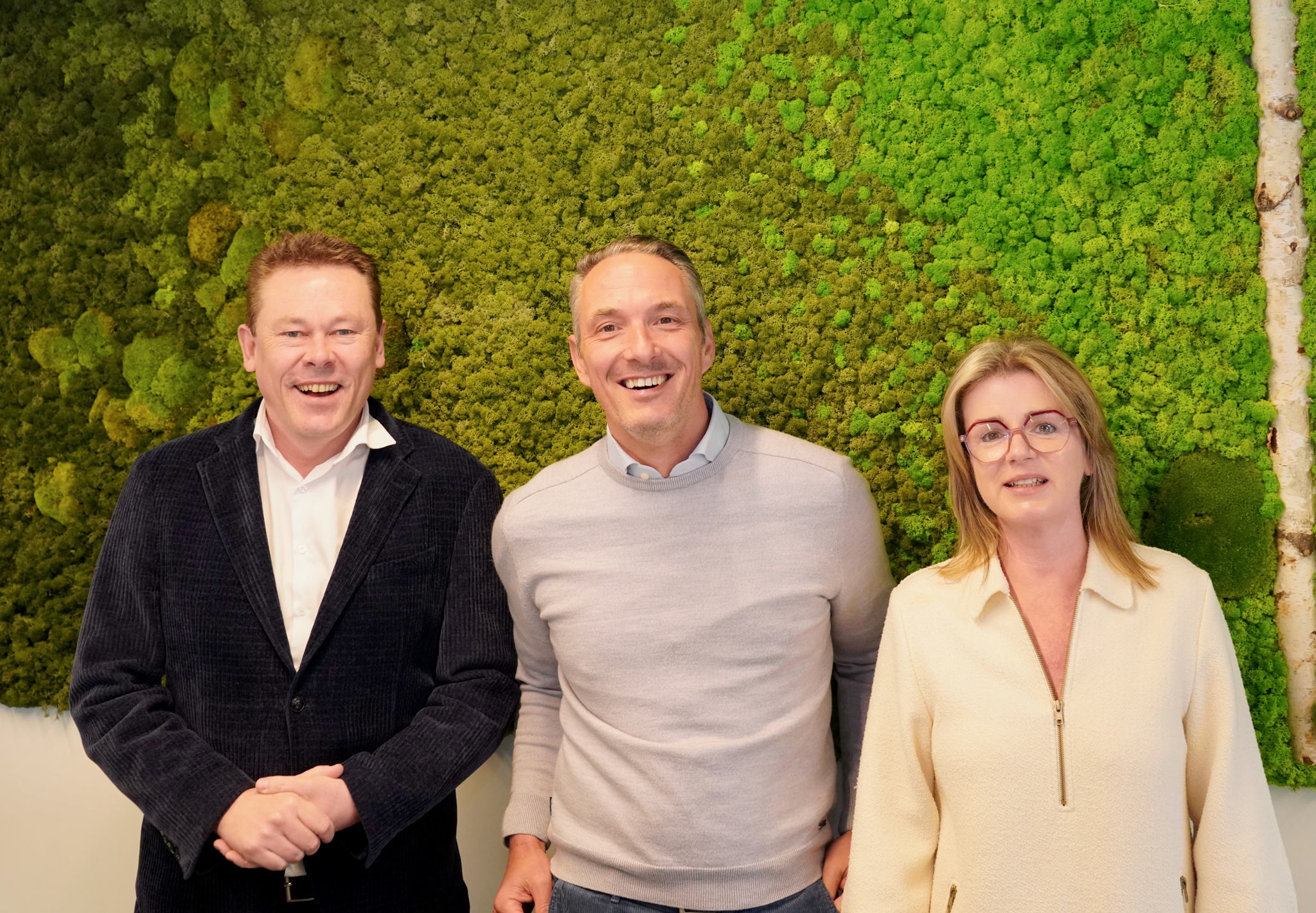 v.l.n.r.: Jo Mellemans co-CEO Glowi, Johnny Smets CEO Glowi Home, Elly Huysmans co-CEO Glowi