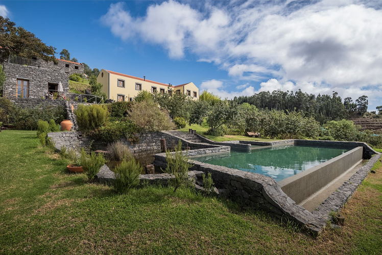 (c) Casas da Levada