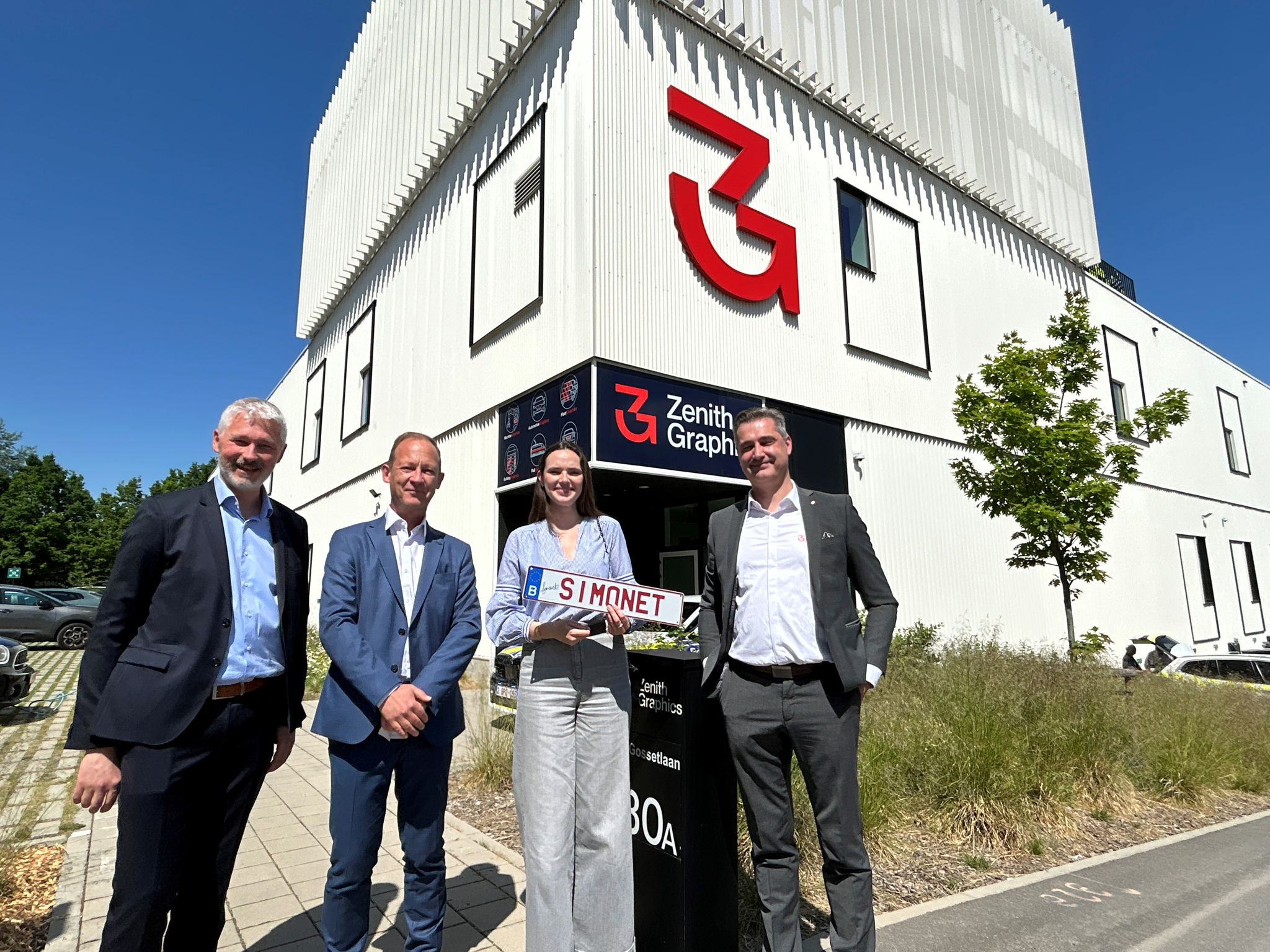 V.l.n.r. Kurt Persoons (Zenith Graphics), Yves Lambrix (Voka-KvK Vlaams-Brabant), minister Eléonore Simonet en Thomas Antheunis (Zenith Graphics)