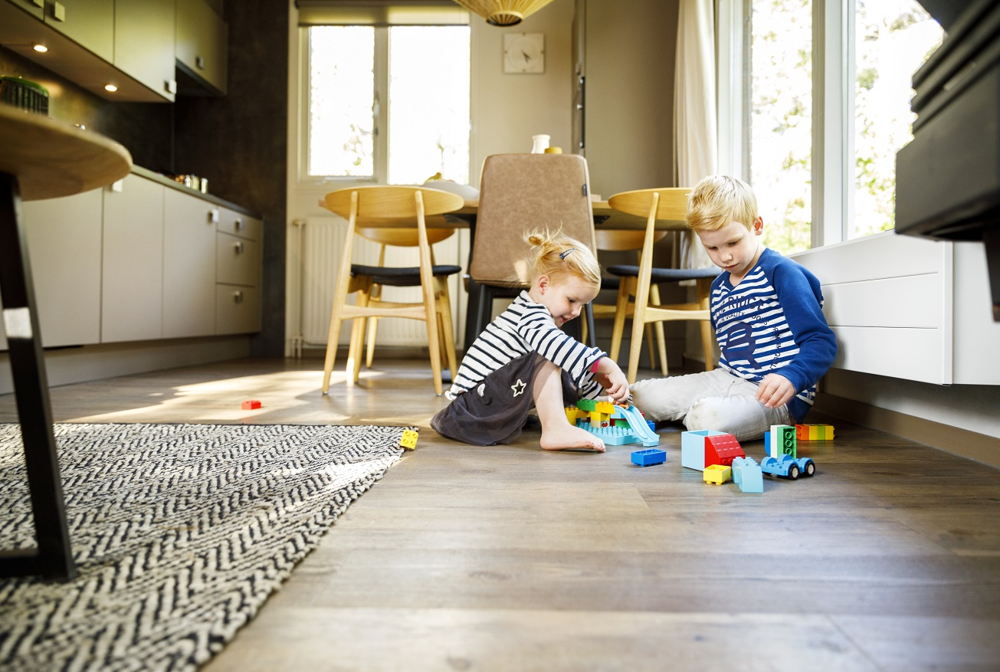 Twenhaarsveld Kinder spielen drinne