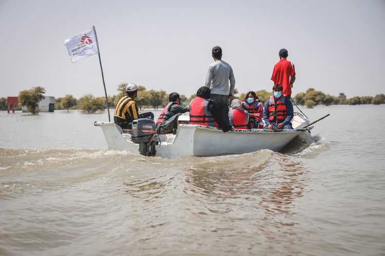MSF's emergency response team travelling by boat to reach a village in Johi Town that is still cut-off by the water. The MSF team has set up a mobile clinic for flood-affected communities in Johi Town, Dadu district. Photographer: Zahra Shoukat / Location: Pakistan / Date: 26/09/2022 MSF's emergency response team travelling by boat to reach a village in Johi Town that is still cut-off by the water. The MSF team has set up a mobile clinic for flood-affected communities in Johi Town, Dadu district. Photographer: Zahra Shoukat / Location: Pakistan / Date: 26/09/2022