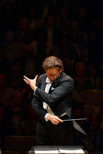 Gustavo Gimeno, Photo credit: Gerard Richardson/Toronto Symphony Orchestra