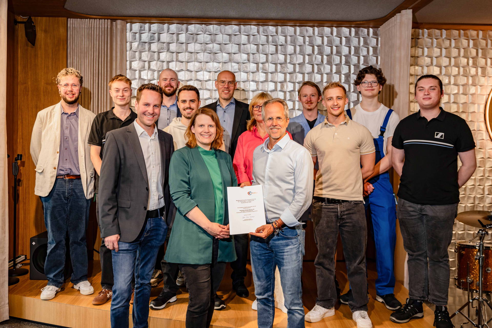 Sennheiser erhält Niedersächsische Auszeichnung für besonders verlässliche Ausbildung