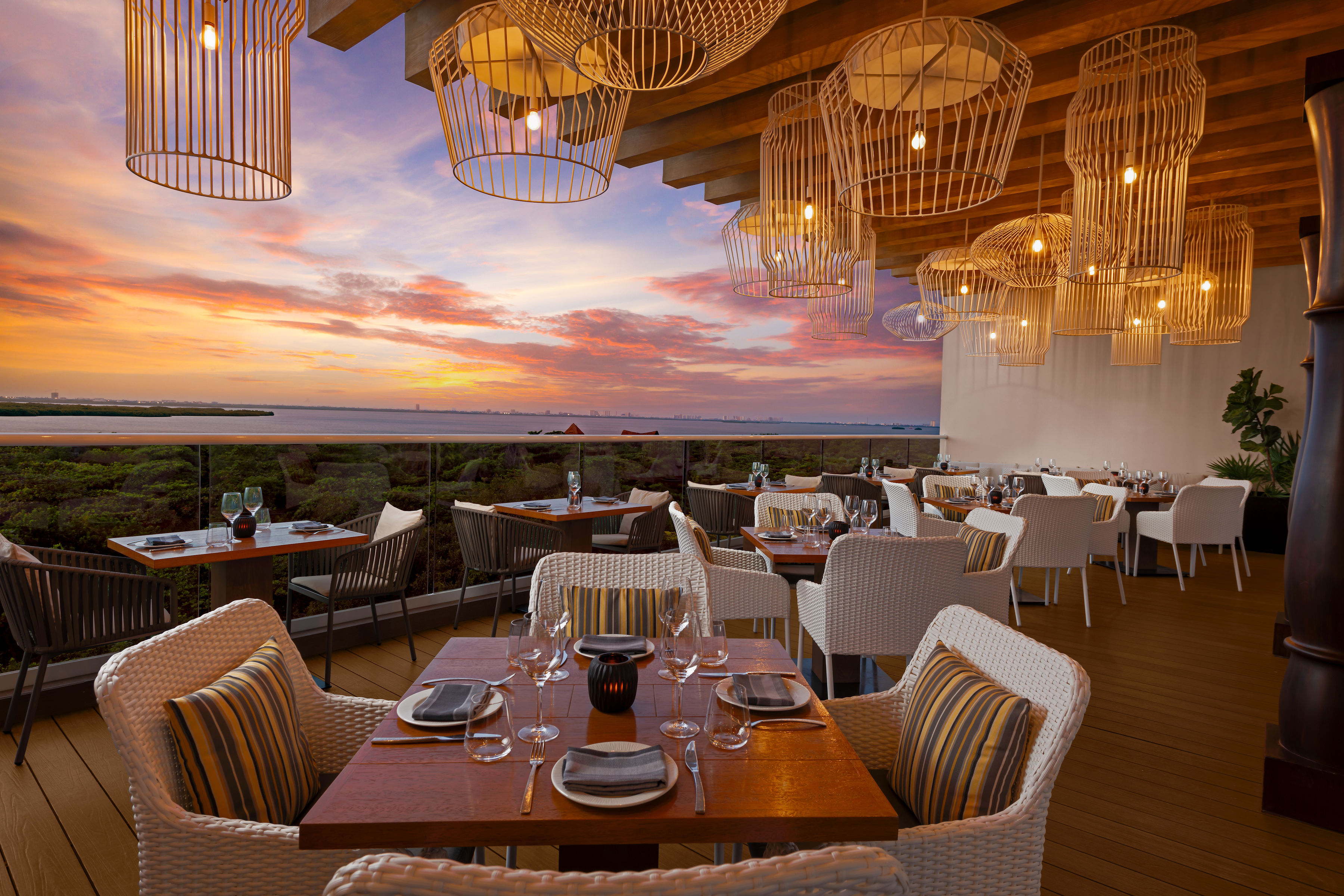 Hilton Cancun Mar Caribe All-Inclusive Resort abre las puertas de sus restaurantes para disfrutar de cenas ilimitadas