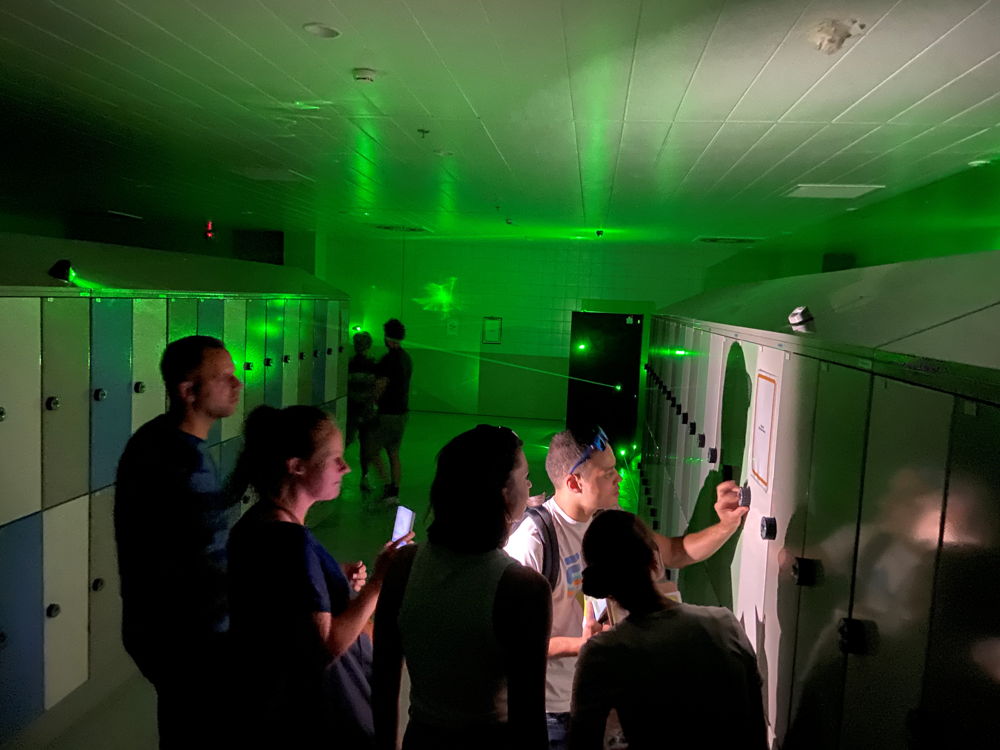 Escape room ZNA Cadix: medewerkers leren hun nieuwewerkplek kennen in een laser room. (Foto: ZNA)