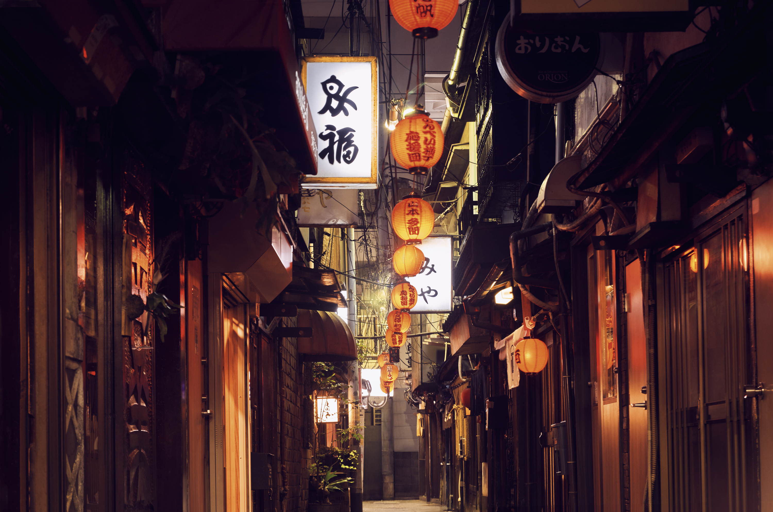 Sumérgete en los callejones ocultos de Tokio con The Peninsula Academy