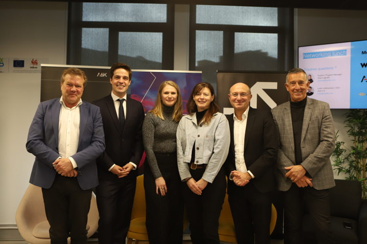 Clemens Scholzen (CBC Banque & Assurance), Thomas Dermine, Sophie Verhulst (Start it @CBC), Sylvie Michel (Loopipak), Jean-Pierre Di Bartolomeo (Wallonie Entreprendre) et Alain Plumier (CBC Banque & Assurance).