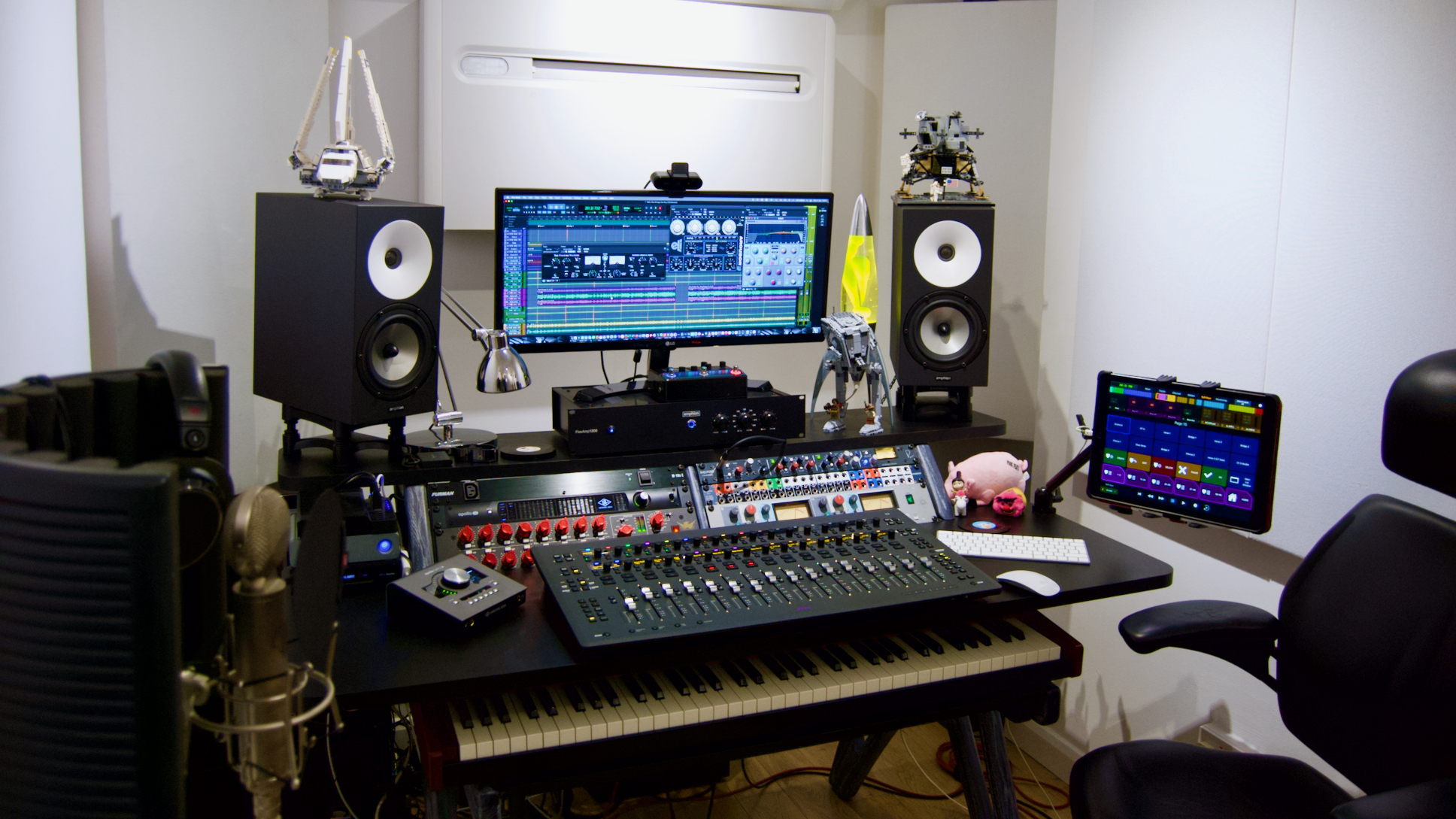 "FlexBase25 was a revelation because it allowed me to precisely tune the low end response to exactly what I needed." - Richard Liggins "FlexBase25 was a revelation because it allowed me to precisely tune the low end response to exactly what I needed." - Richard Liggins