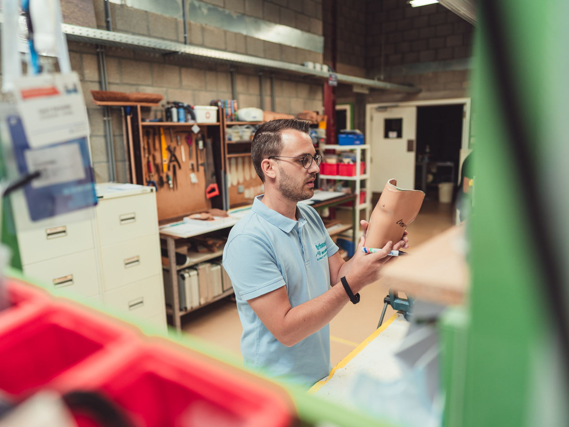 'Ik zie mezelf nog als kindje in de werkplaats: nageltjes in een houten blokje kloppen.'