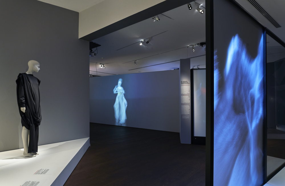 Exploding Fashion: from 2D to 3D to 3D animation, (c) MoMu Antwerp, Photo: Stany Dederen