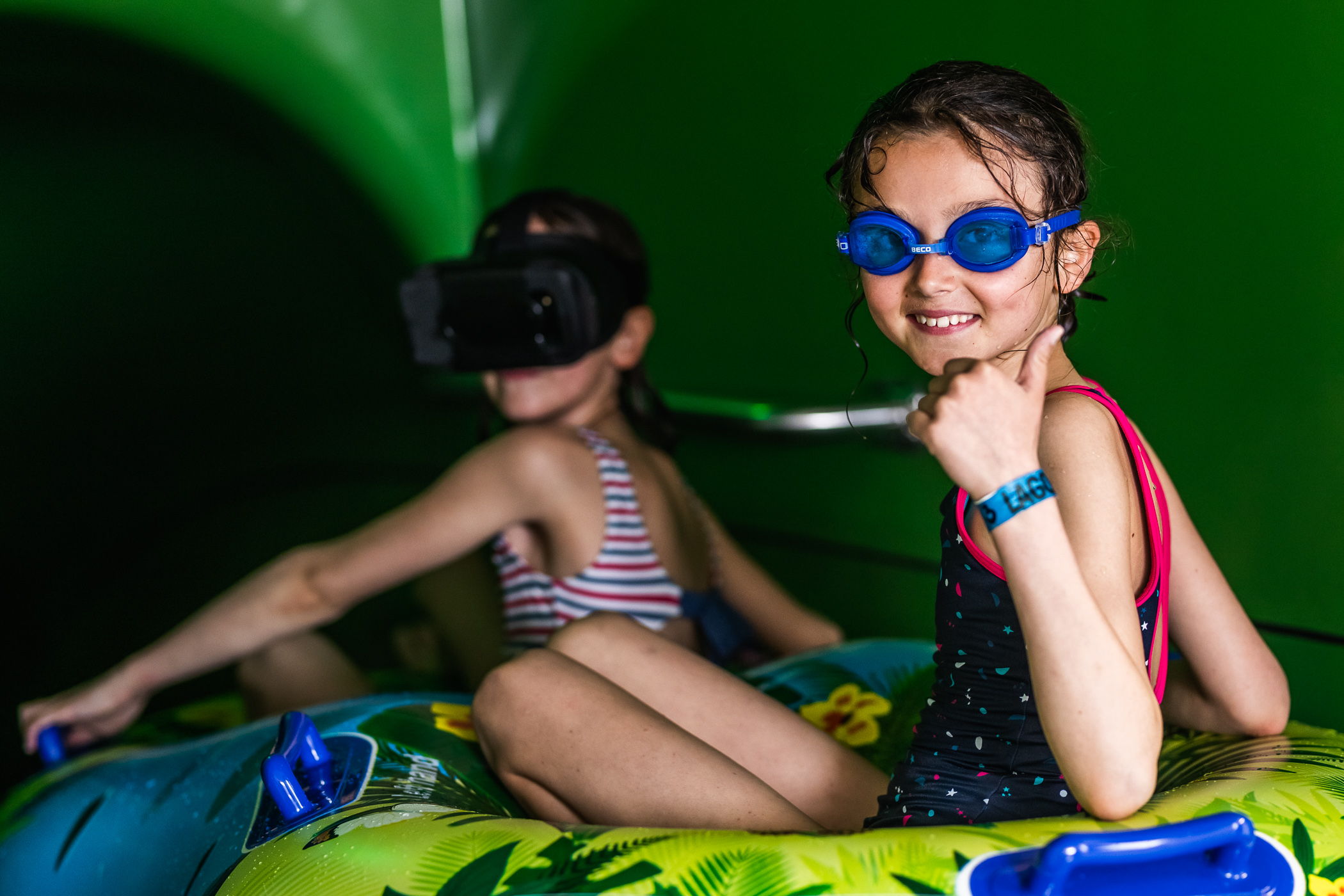 Last van de winter? In de zwemparadijzen van LAGO is het altijd zomer, zeker in de VR-glijbanen.