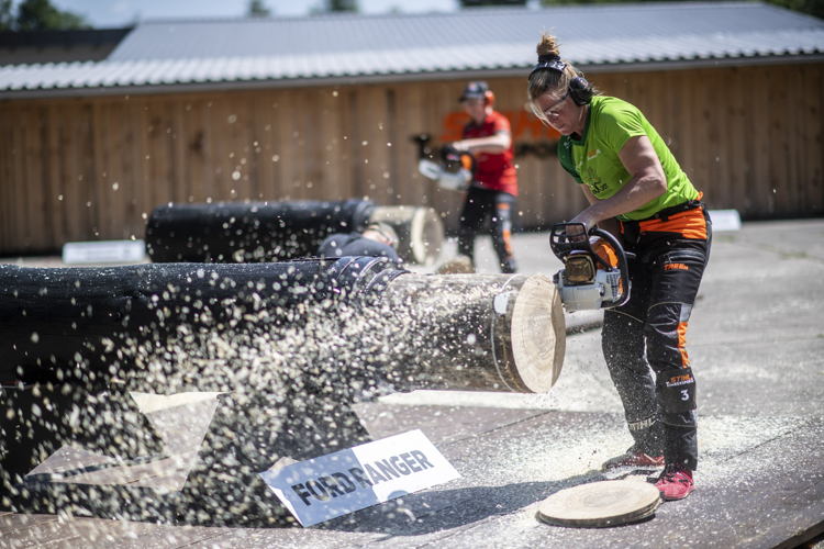 La sensation allemande Alrun Uebing au Stock Saw, une épreuve dont elle détient le record du monde. La sensation allemande Alrun Uebing au Stock Saw, une épreuve dont elle détient le record du monde.