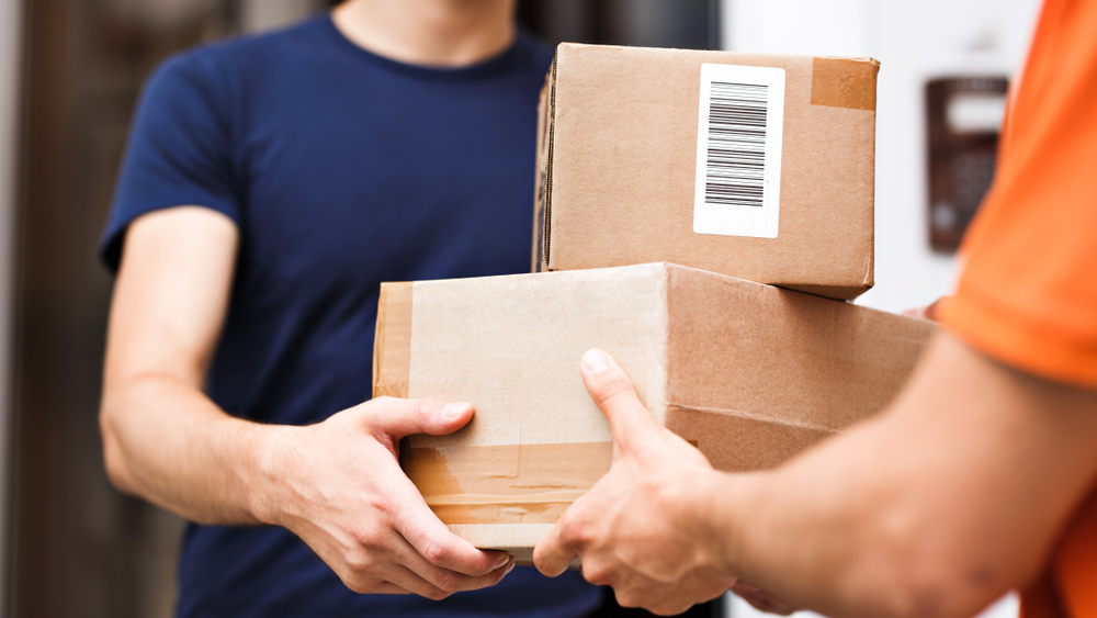 VUB-studie: Kleine groep retourzenders verantwoordelijk voor onevenredig deel van de ecologische voetafdruk van e-commerce 