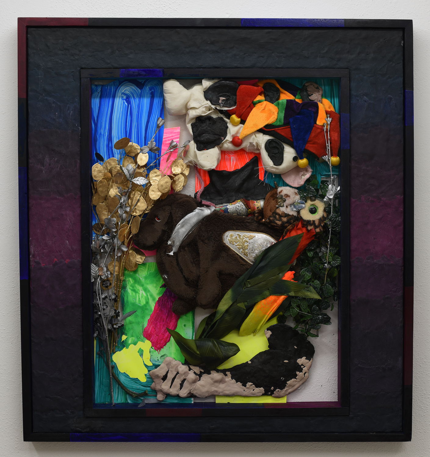 Rashawn Griffin, Self Portrait, 2022, Epoxy clay, pigment, gouache, oil and acrylic, wood, varied materials, 94.5 x 90 x 7.5 cm. Courtesy the artist and Ballon Rouge