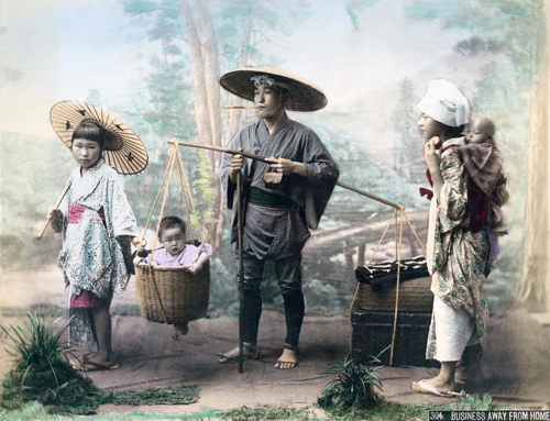 Young Japanese family. 19th century vintage albumen photograph. AKG11034129 © akg-images / Kjeld Duits