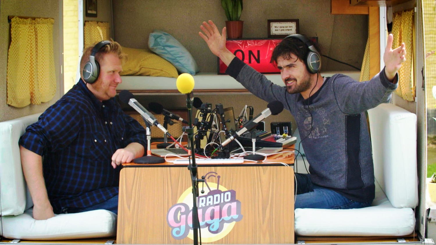 Radio Gaga - Dominique Van Malder en Joris Hessels - (c) De chinezen