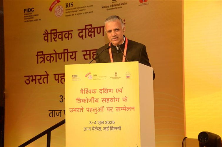 Professor Sachin Chaturvedi, DG, RIS