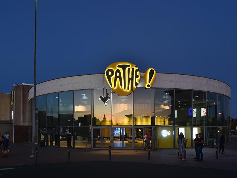 WALKIE TALKIE EN PATHÉ SLAAN DE HANDEN INEEN