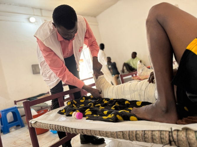 Herido en el hospital de Tawila. Abril de 2025. THIBAULT FENDLER/MSF Herido en el hospital de Tawila. Abril de 2025. THIBAULT FENDLER/MSF