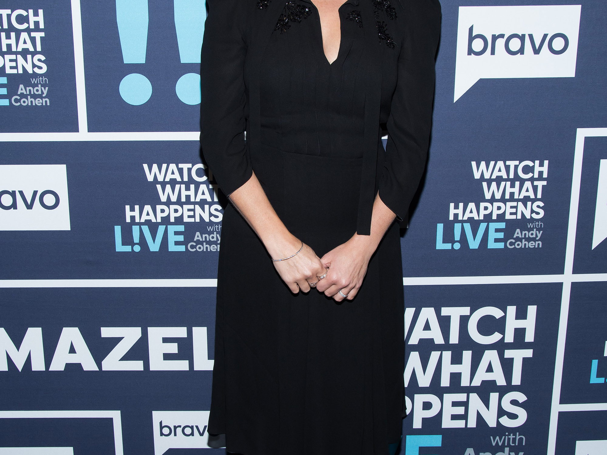 Reese Witherspoon vistiendo Bottega Veneta en "Watch What Happens Live"