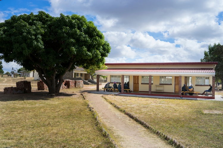 Chimombe Hospital is one of the four cervical cancer screening centers supported by Medecins Sans Frontieres (MSF) in Gutu district.
MSF is working with the Ministry of Health on mentoring bases concerning HIV and OI/ART and cancer screening programs. Photographer: Melanie Wenger/COSMOS Chimombe Hospital is one of the four cervical cancer screening centers supported by Medecins Sans Frontieres (MSF) in Gutu district.
MSF is working with the Ministry of Health on mentoring bases concerning HIV and OI/ART and cancer screening programs. Photographer: Melanie Wenger/COSMOS