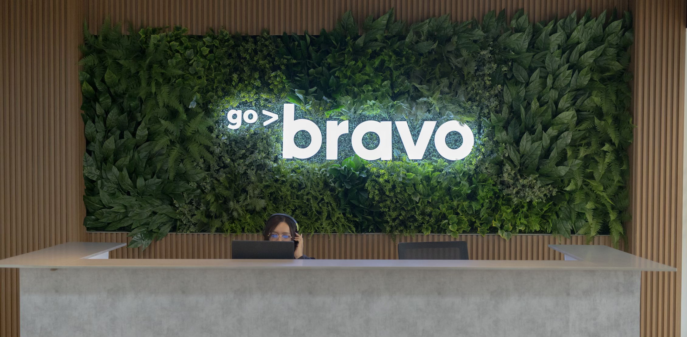 Bravo y SURA Investments acuerdan financiamiento por $30.000 millones para fortalecer la rebancarización en Colombia 