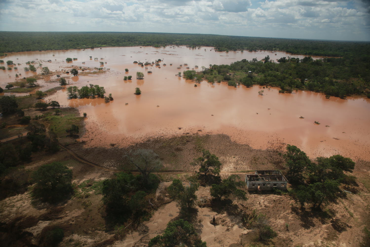Caption: Aerial view of flooding where the river burst its banks. Two weeks after Cyclone Idai hit Mozambique, some areas are still only reachable by helicopter. 
Copyright: Mohammad Ghannam/MSF