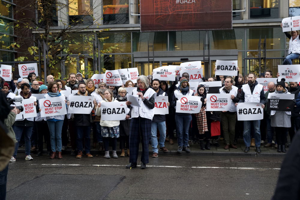 werknemers AZG voeren actie voor de burelen in Brussel (c) AZG