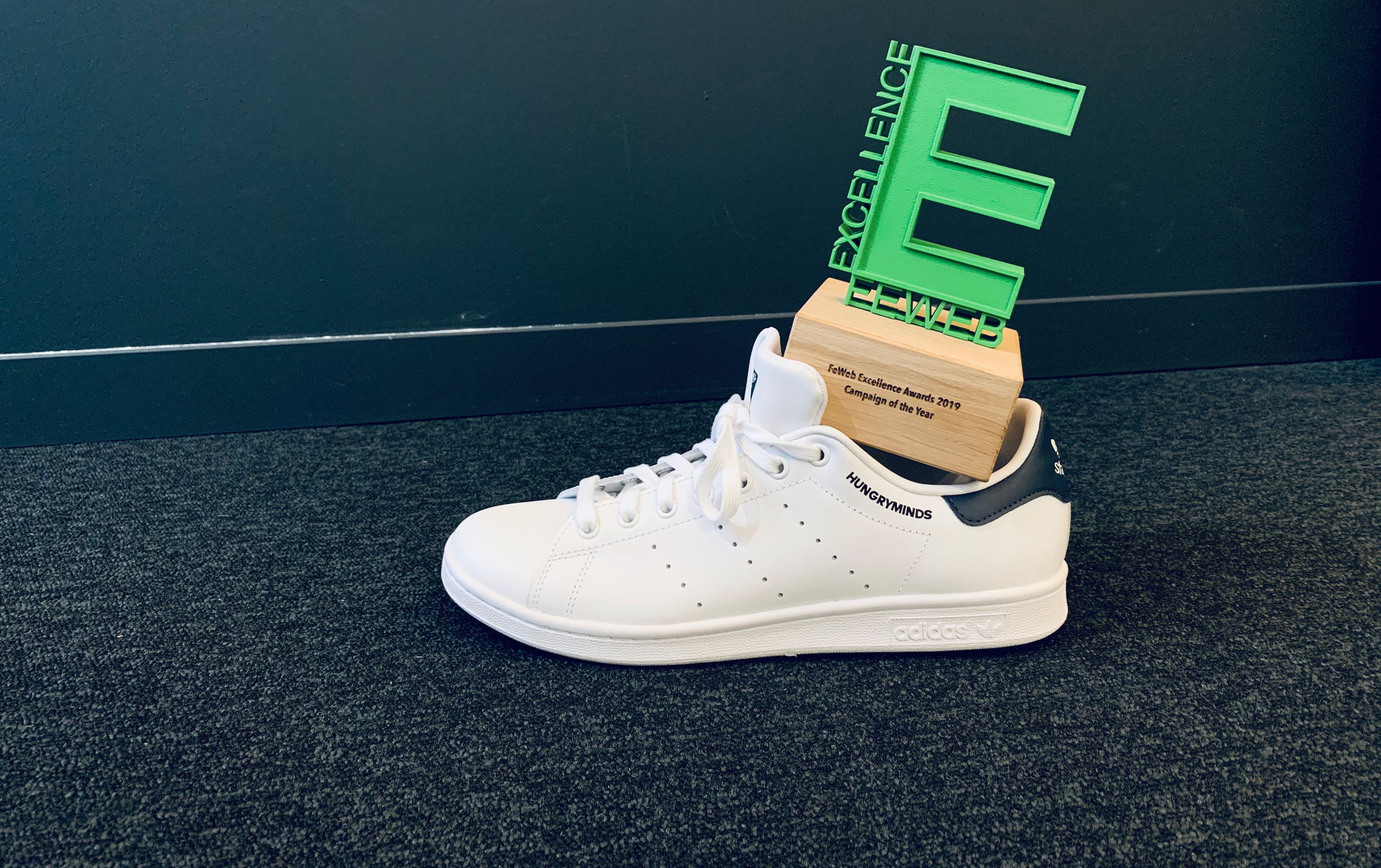 Saint-Nicolas a déposé l’award Campaign of the Year dans les belles chaussures d'HUNGRY MINDS