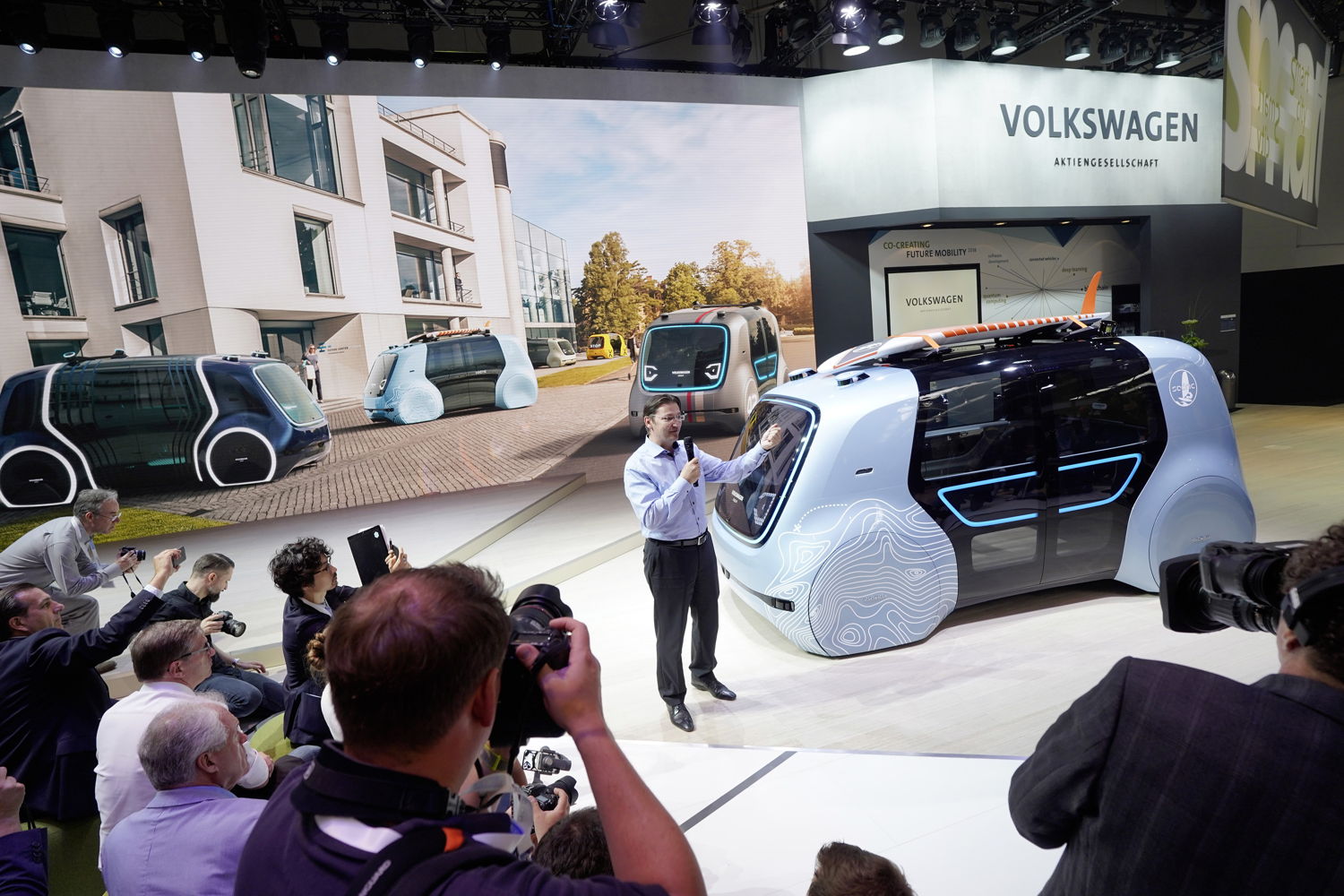 Johann Jungwirth, Director Digital del Grupo Volkswagen, presentó al SEDRIC Active.