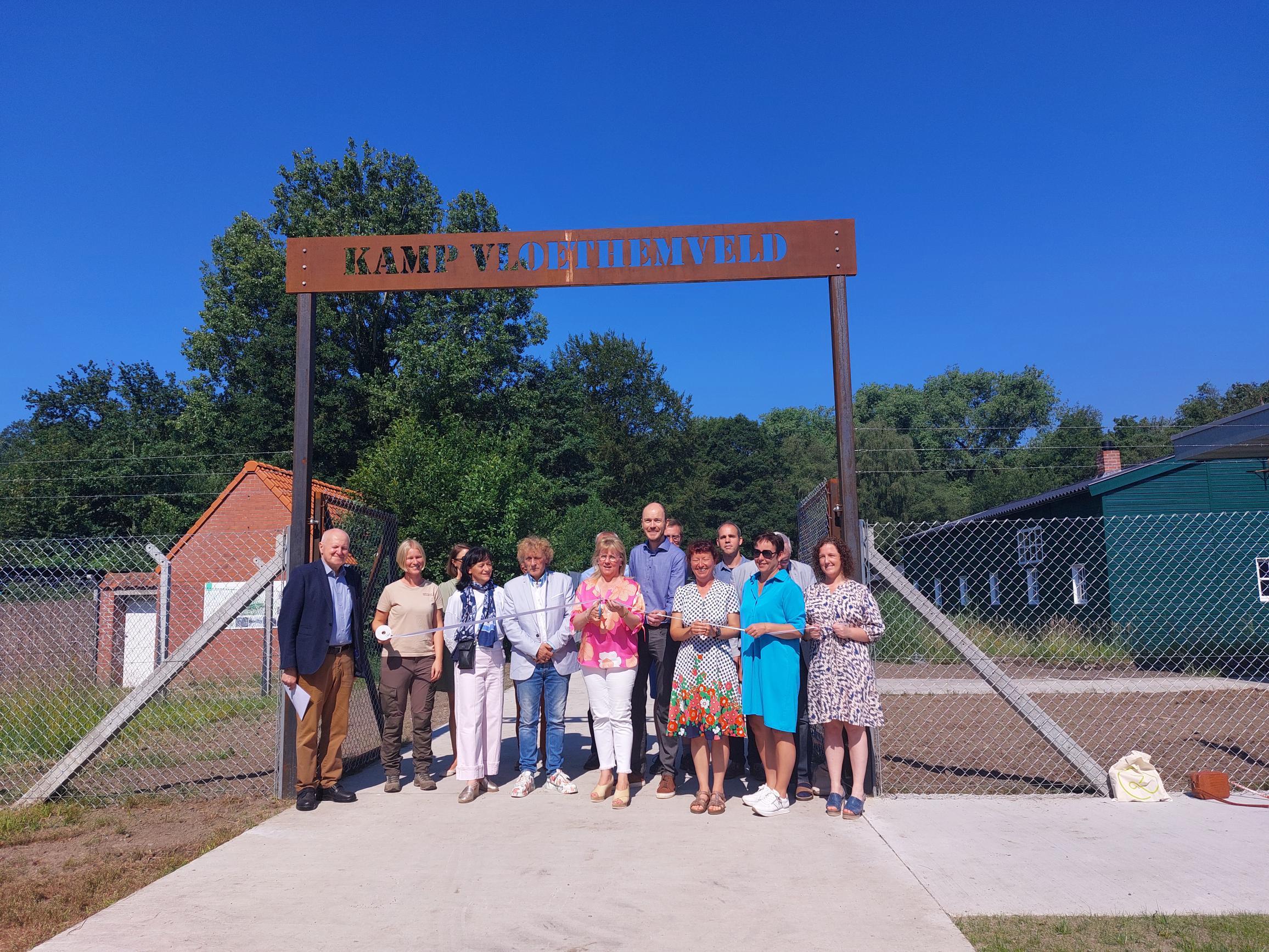 Projectpartners openden vandaag officieel het vernieuwde onthaalplein en de gerestaureerde barakken in Vloethemveld