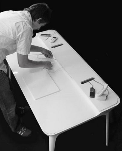 Airia Desk