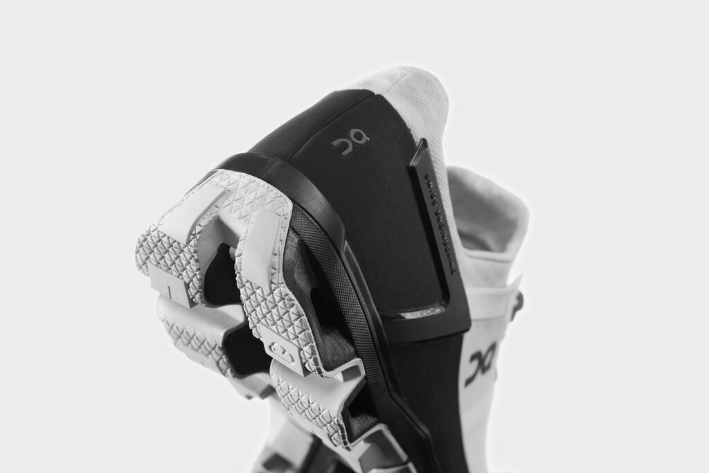 Cloudventure Peak in White|Black (Men/Women)