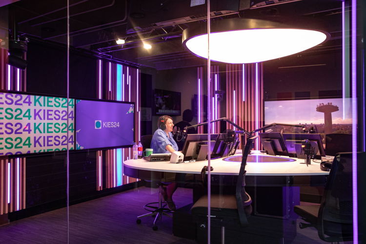 KIES24 op Radio1 – © VRT
