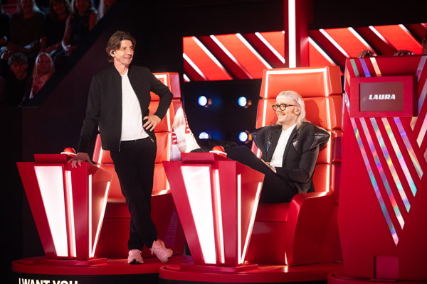 Coaches zetten elkaar ‘een hak’ en voor het eerst een violiste in The Voice van Vlaanderen