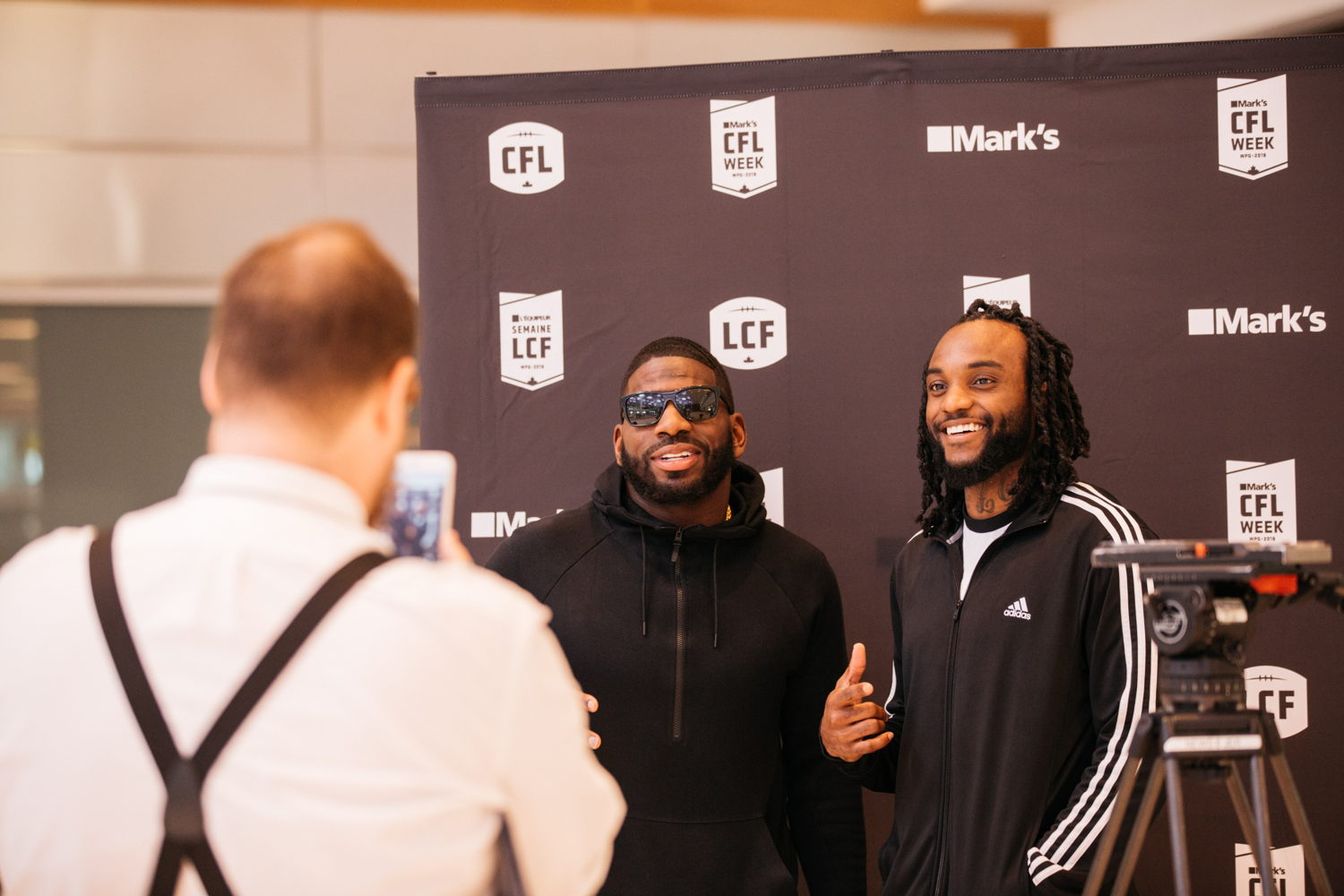 Larry Dean et Odell Willis arrivent à Winnipeg pour la semaine de la LCF L'équipeur. Photo : Reid Valmestad/LCF.ca