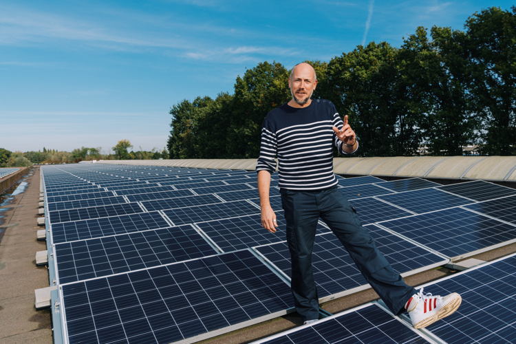Kris wekt zonne-energie op in Gent ©Illias Teirlinck Kris wekt zonne-energie op in Gent ©Illias Teirlinck