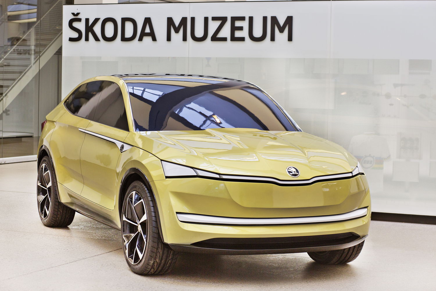 The ŠKODA VISION E model, exhibited at the ŠKODA Museum, has been produced from special clay and corresponds in size and detail to the exhibit on show at the same time at Auto Shanghai.