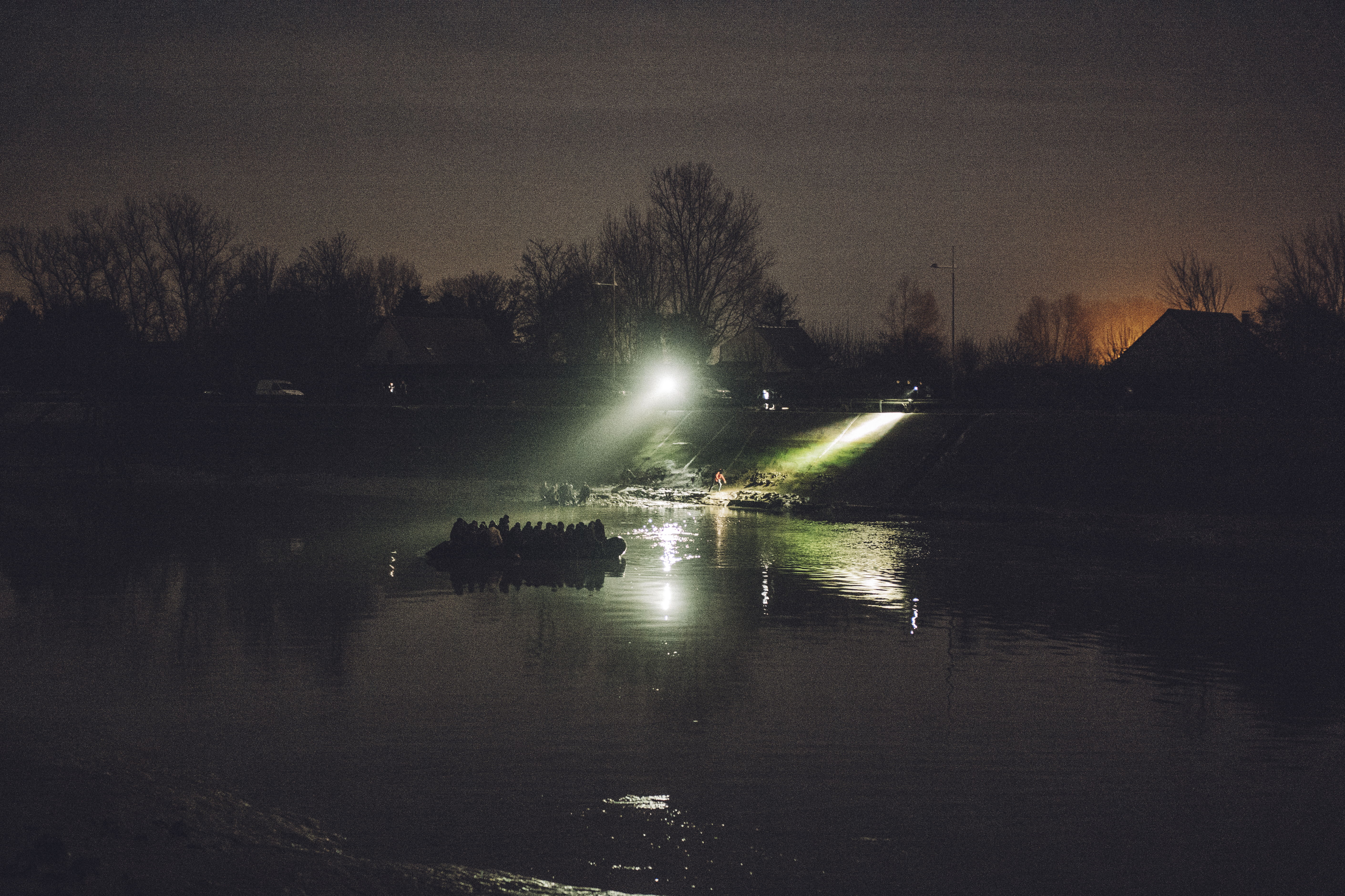 FOTOGRAFÍA PARA ILUSTRAR EL COMUNICADO, NO AUTORIZADO SU USO EN MEDIOS. ​
Un bote sale del canal de Gravelines, en el norte de Francia, rumbo a Inglaterra. © Stéphane Lavoué