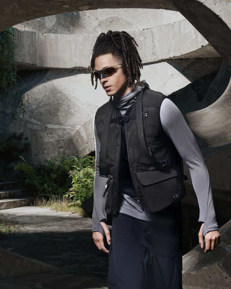 OAKLEY BORN TO REWILD - PLANTARIS AND LATITUDE FLEX VEST