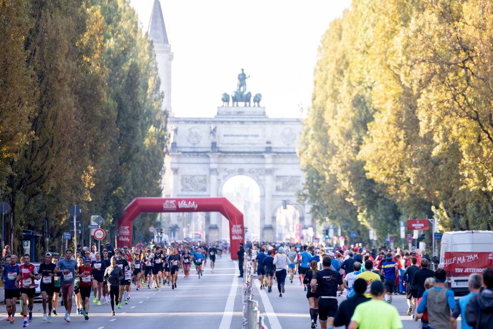 Der GENERALI MÜNCHEN MARATHON am Siegestor, Foto: Norbert Wilhelmi