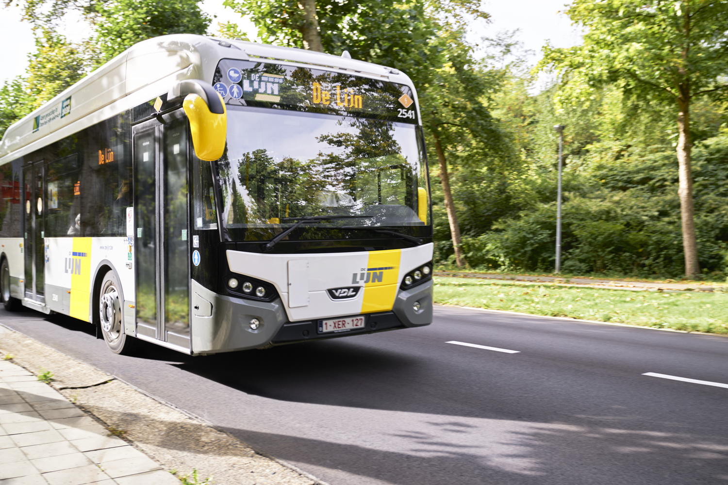 Bus in landelijke omgeving