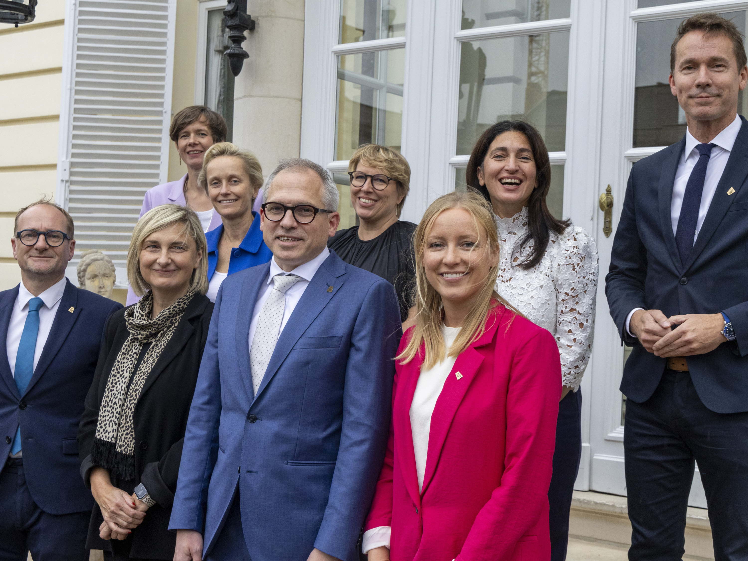 Just ahead of summer recess: Flemish government commits €1.56 billion to power grid, finalises VRT agreement